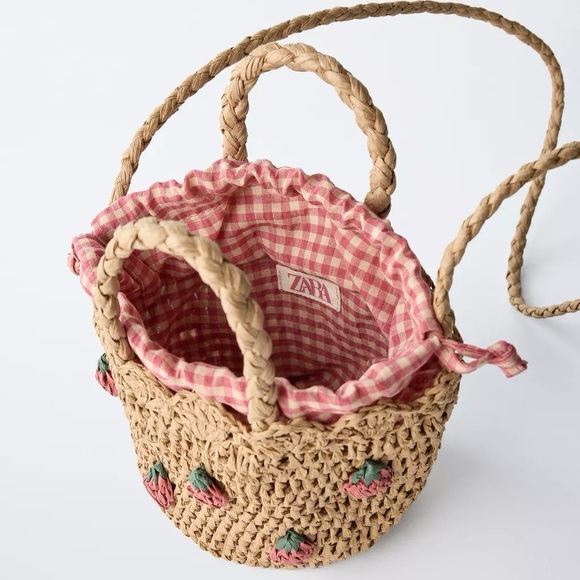 NWT Zara Strawberry Embroidered Straw Effect Bucket Bag - Picture 3 of 12